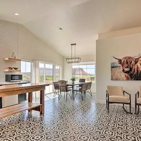 Modern Ranch House With Fire Pit And Valley Views